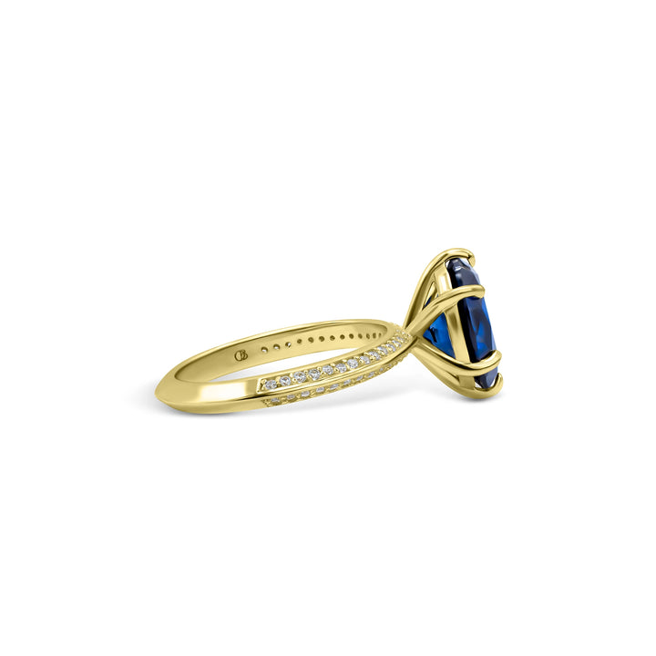 side view of 18K Gold engagement ring with Sapphire and diamonds 